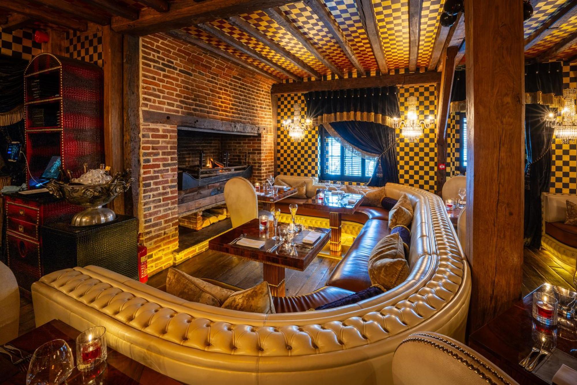 Crazy Bear Beaconsfield Hotel Luaran gambar Interior of the restaurant