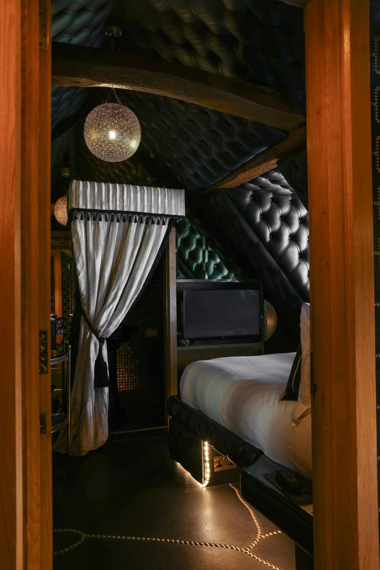 Crazy Bear Beaconsfield Hotel Luaran gambar